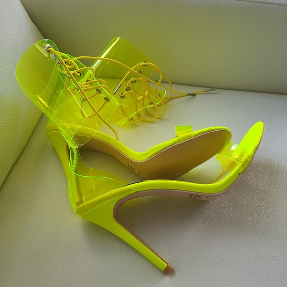 Cape Robbin 💚💛 Neon 💛💚 yellow heels - Picture 11 of 13